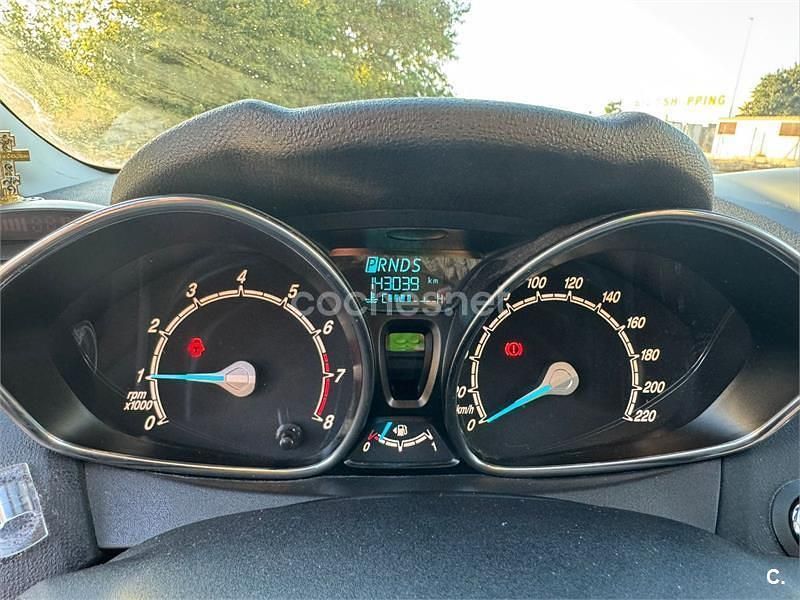 Usado Ford Fiesta Titanium 100 CV (73 kW) 2015 Rojo Berlina