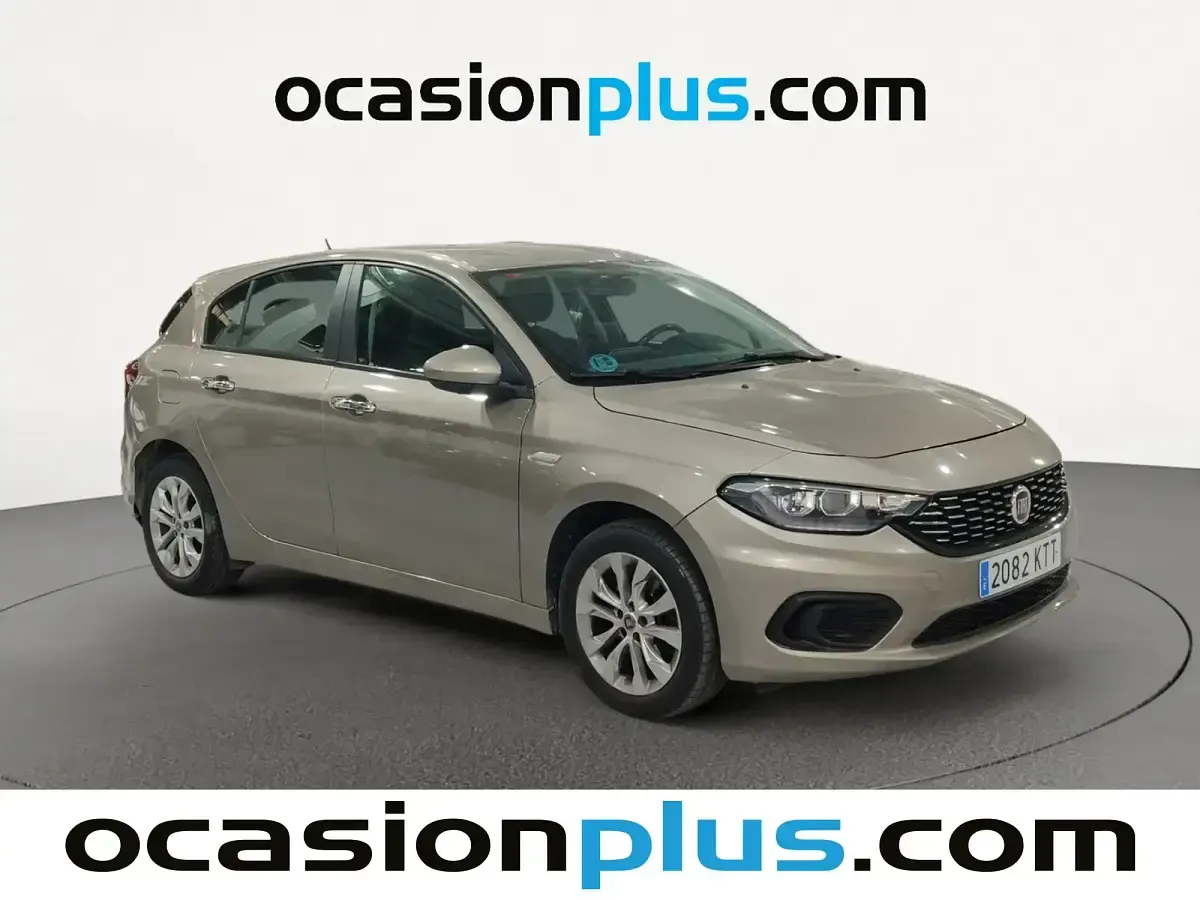 Usado Fiat Tipo Easy 95 CV (69 kW) 2019 Beige Berlina
