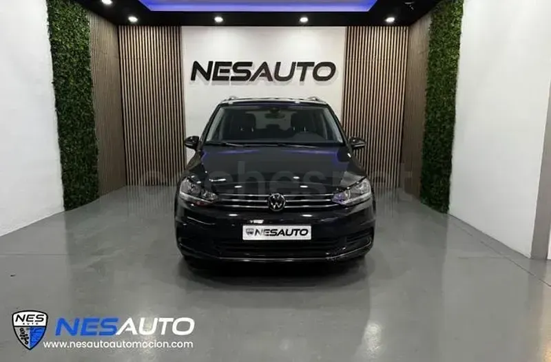 Usado VW Touran Advance 125 CV (91 kW) 2022 Gris / plata Monovolumen