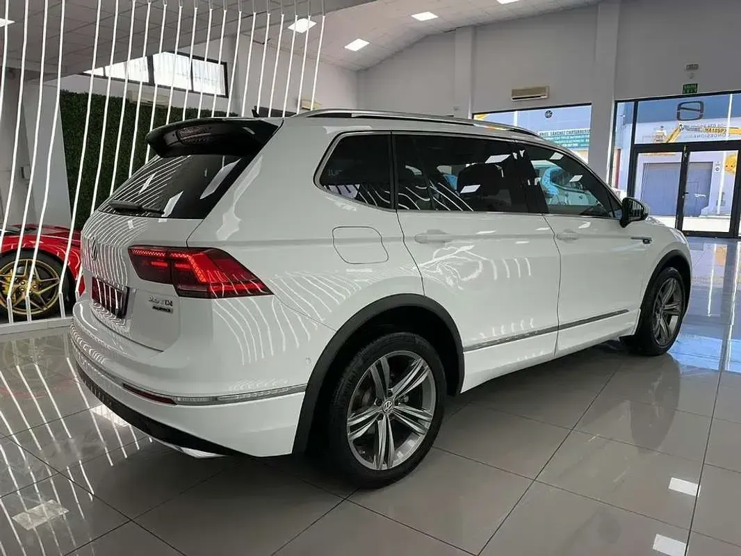 Begagnad VW Tiguan Allspace Sportline 189 HK (139 kW) 2018 Vit SUV