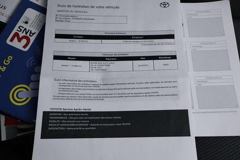 Usado Toyota Prius 136 CV (100 kW) 2021 Gris Berlina