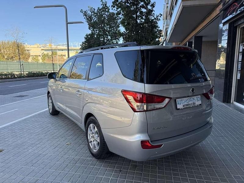 Usado Ssangyong (KGM) Rodius Limited 178 CV (130 kW) 2016 Gris / plata Monovolumen