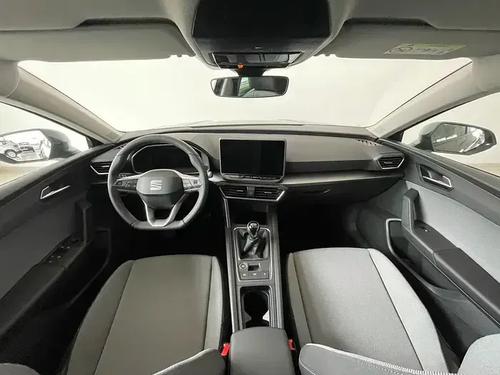Usado Seat Leon Style 116 CV (85 kW) 2025 Gris Familiar