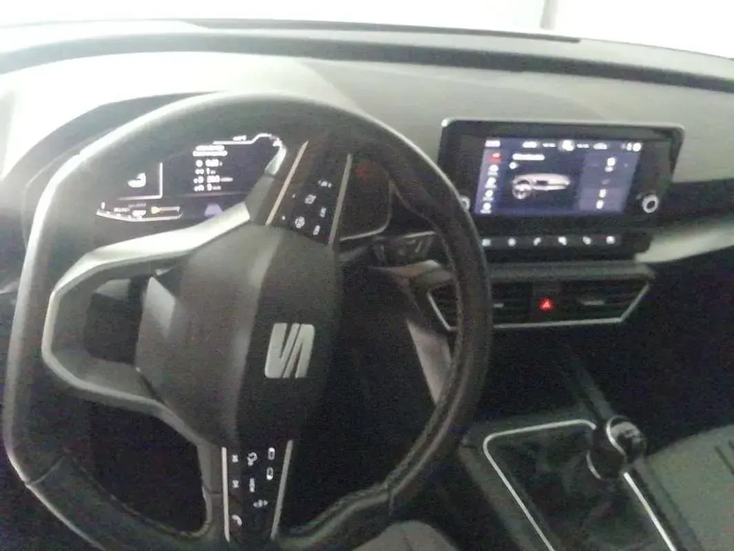 Usado Seat Leon Style 116 CV (85 kW) 2022 Blanco Utilitario