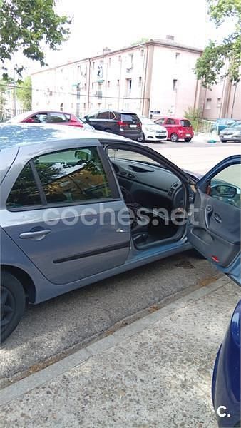 Usado Renault Laguna II Dynamique 136 CV (100 kW) 2004 Azul Berlina