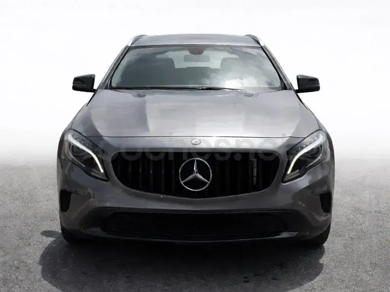 Usado Mercedes GLA220 AMG line 177 CV (130 kW) 2016 Gris / plata SUV
