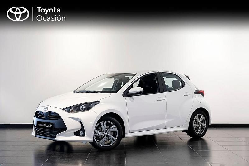 Blanco Usado 2024 Toyota Yaris Hybrid Active Berlina | 22.350 € (Precio justo) - Imagen 1/4