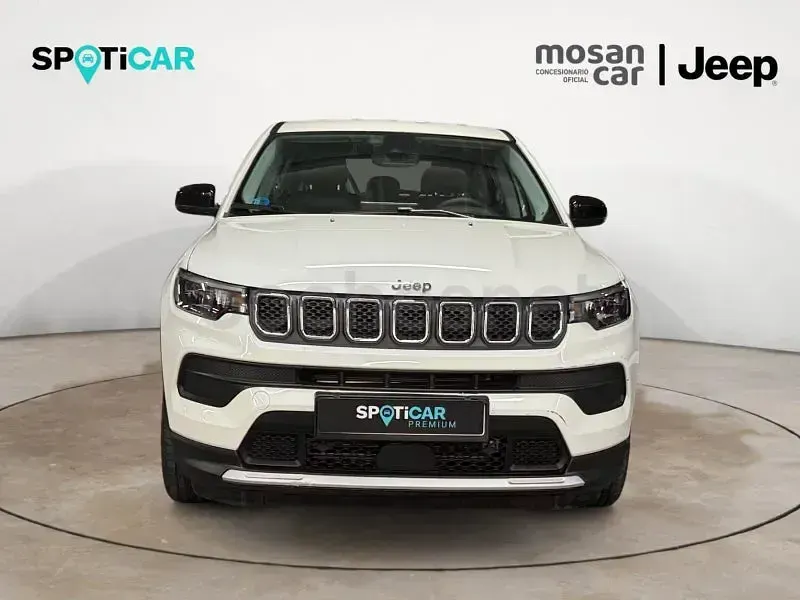 Usado Jeep Compass Altitude 130 CV (95 kW) 2025 Blanco SUV