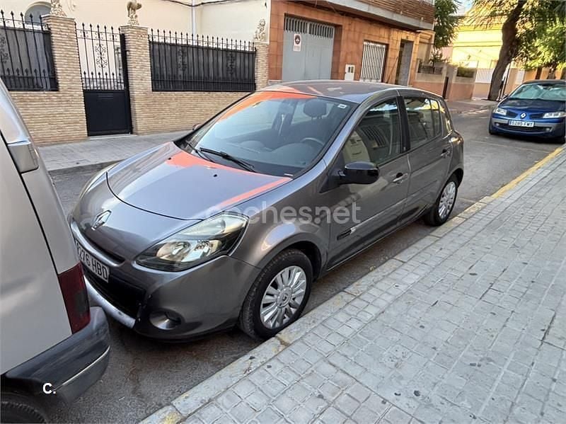Gris / plata Usado 2010 Renault Clio II Exception Berlina | 2900 € (Super precio) - Imagen 1/3