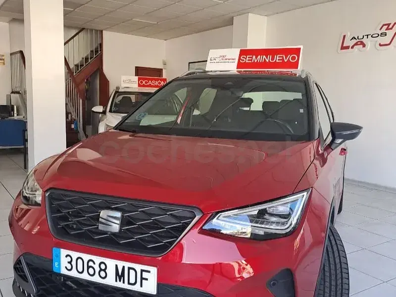 Usado Seat Arona FR 110 CV (80 kW) 2023 Granate SUV