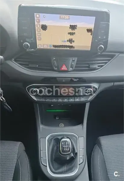 Usado Hyundai i30 95 CV (69 kW) 2017 Gris / plata Berlina