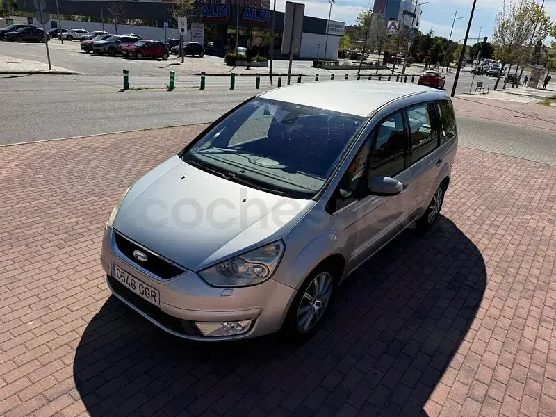 Usado Ford Galaxy Ghia 140 CV (102 kW) 2009 Gris / plata Monovolumen
