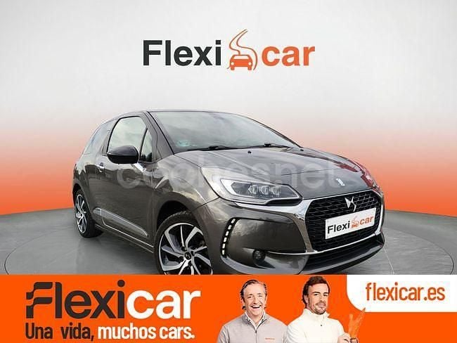 Usado DS Automobiles DS3 Be Chic 110 CV (80 kW) 2019 Gris / plata Berlina