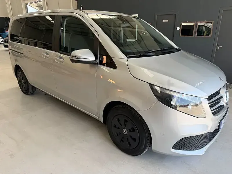 Usado Mercedes V220 163 CV (119 kW) 2023 Gris / plata Monovolumen