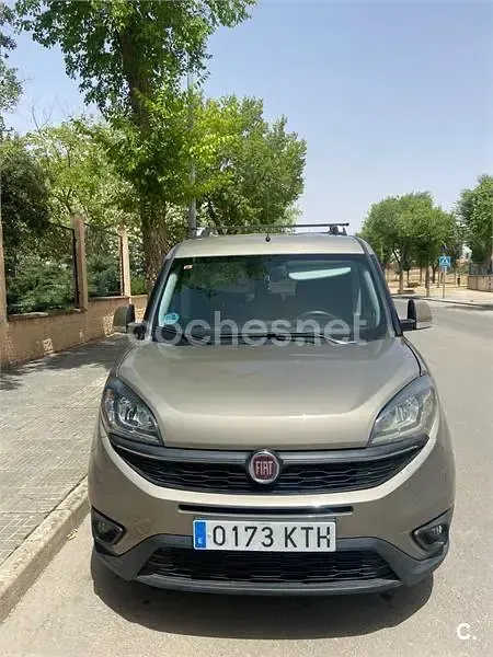 Usado Fiat Doblò Lounge 95 CV (69 kW) 2016 Marrón Monovolumen