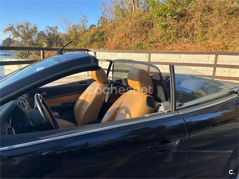 Usado Ford Focus Cabriolet Titanium 136 CV (100 kW) 2009 Negro Descapotable