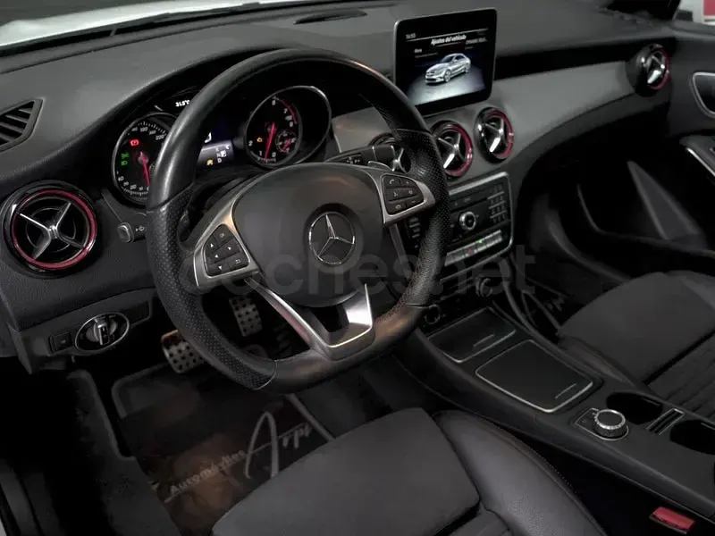 Usado Mercedes CLA250 AMG line 211 CV (155 kW) 2015 Blanco Coupe