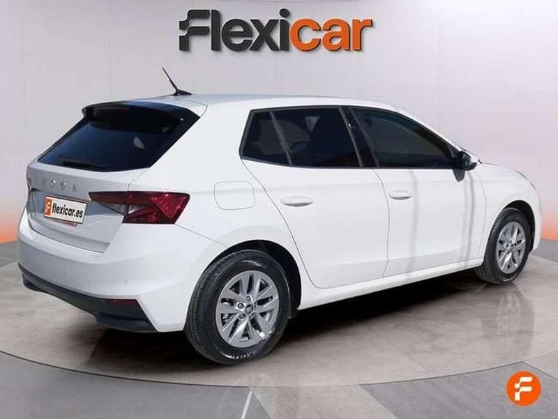 Usado Skoda Fabia Selection 95 CV (69 kW) 2025 Blanco Utilitario