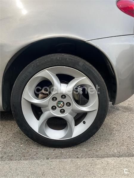 Usado Alfa Romeo 147 105 CV (77 kW) 2007 Gris / plata Utilitario