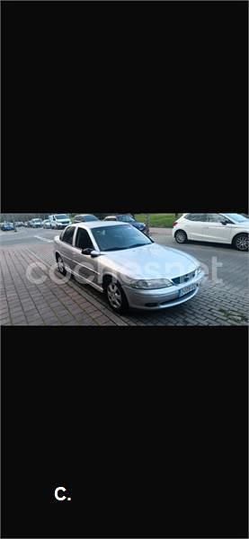 Usado Opel Vectra Comfort 100 CV (73 kW) 2005 Gris / plata Berlina