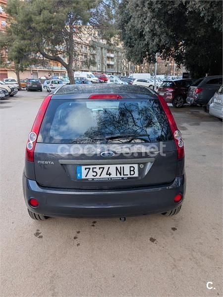 Usado Ford Fiesta Ambiente 70 CV (51 kW) 2007 Negro Berlina