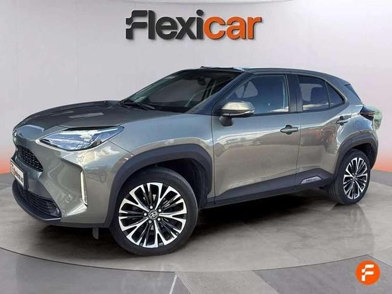 Usado Toyota Yaris Cross Active 116 CV (85 kW) 2022 Gris SUV