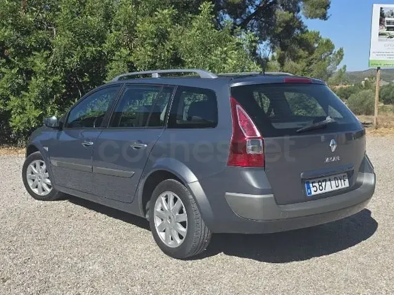 Usado Renault Mégane GrandTour Dynamique 105 CV (77 kW) 2006 Gris / plata Familiar