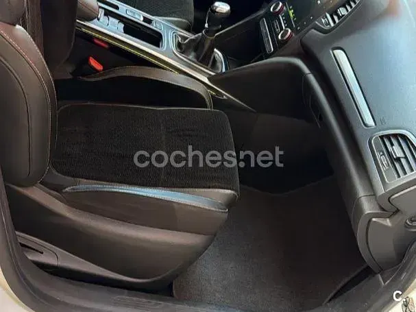 Usado Renault Mégane Zen 130 CV (95 kW) 2016 Blanco Berlina