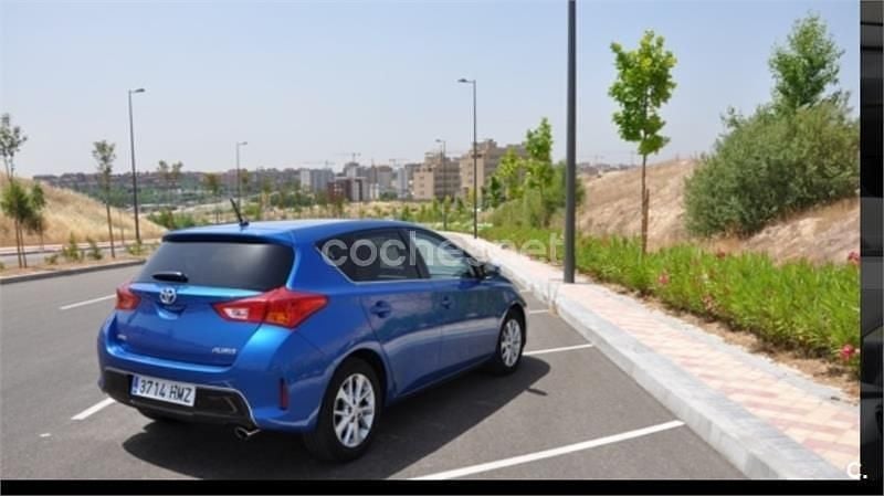 Usado Toyota Auris Active 90 CV (66 kW) 2013 Azul Berlina