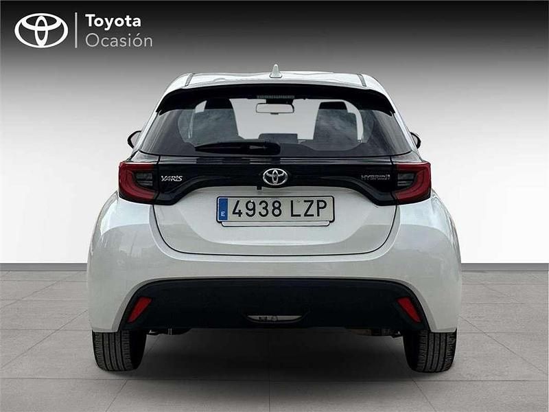 Begagnad Toyota Yaris Hybrid Active 116 HK (85 kW) 2022 Halvkombi