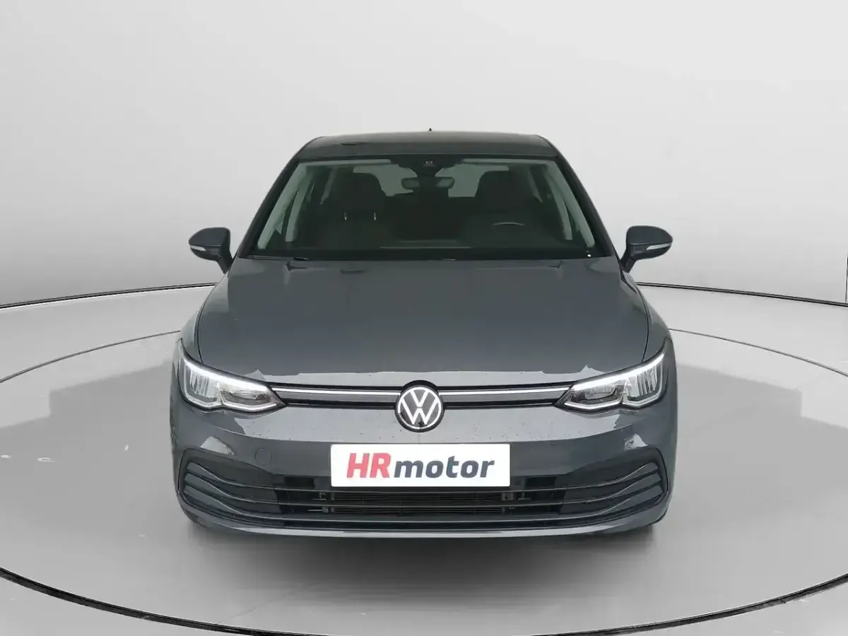 Usado VW Golf VIII Life 110 CV (80 kW) 2024 Gris / plata Berlina