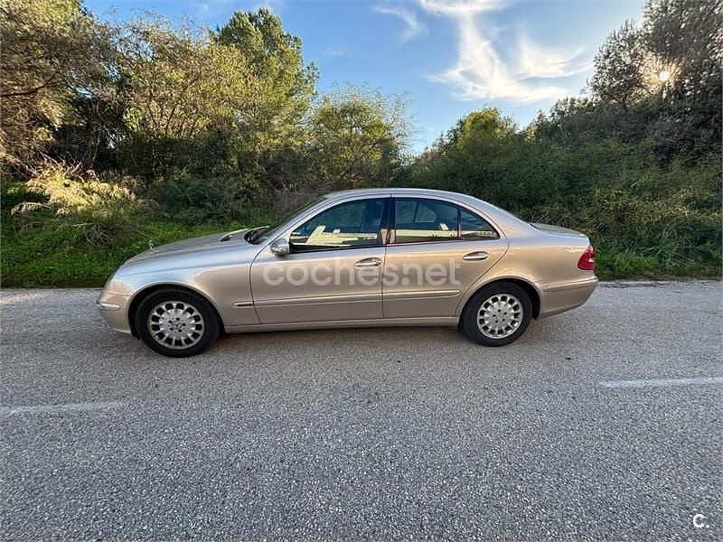 Usado Mercedes E270 Elegance 170 CV (125 kW) 2003 Beige Berlina