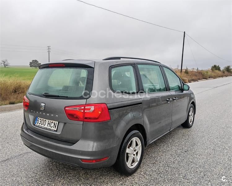 Usado Seat Alhambra Ecomotive 140 CV (102 kW) 2012 Gris / plata Monovolumen