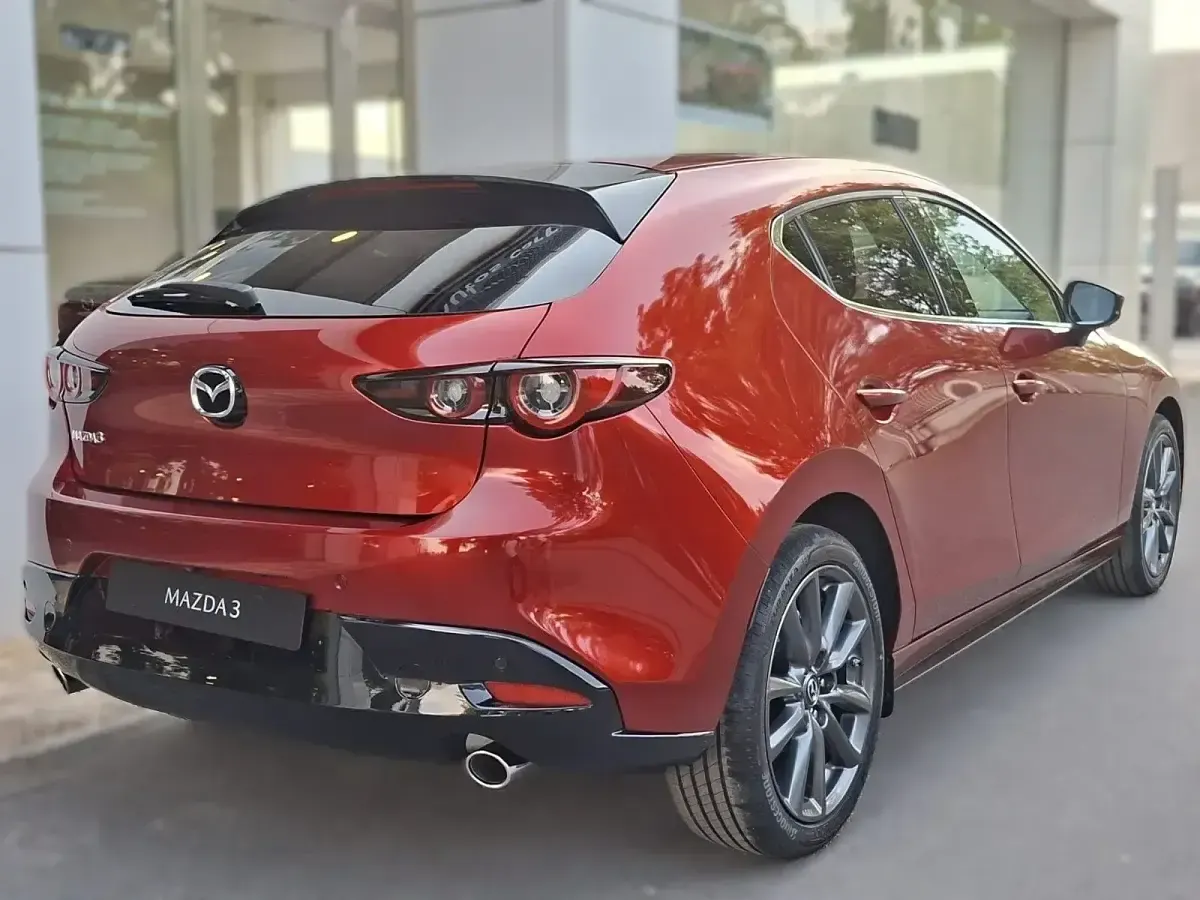 Nuevo Mazda 3 Exclusive-Line 140 CV (102 kW) 2026 Rojo Berlina