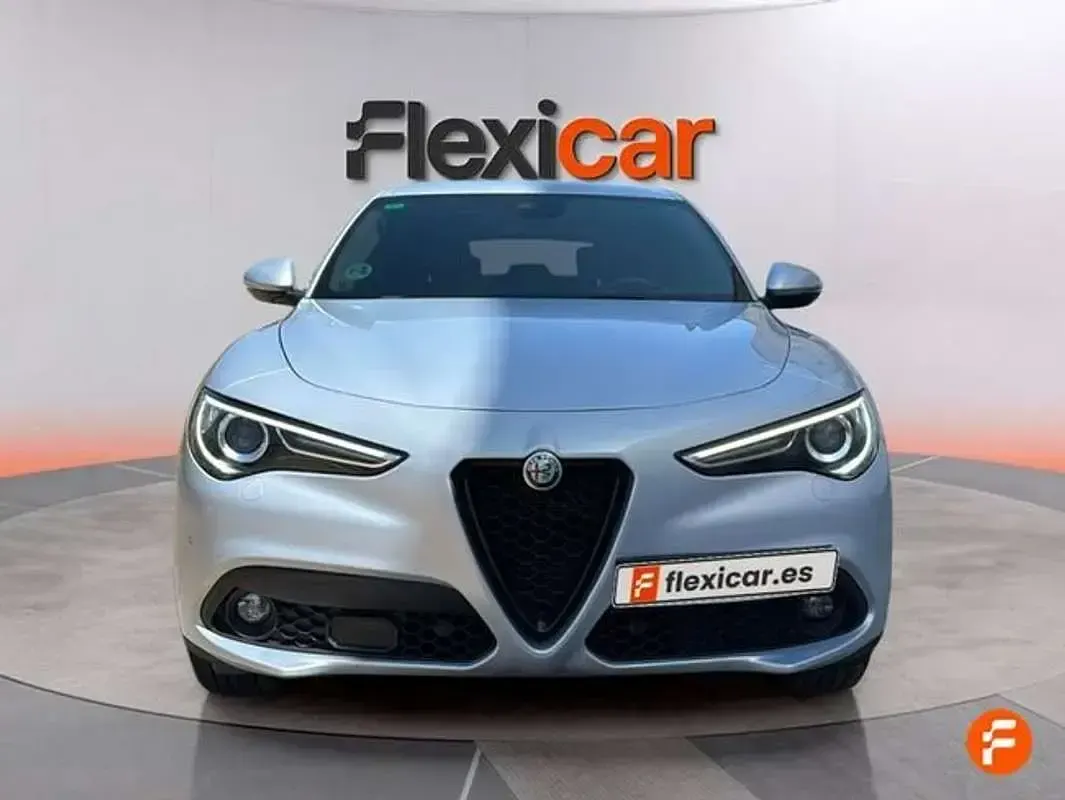Usado Alfa Romeo Stelvio Sprint 190 CV (139 kW) 2022 Gris SUV