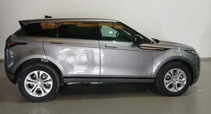 Usado Land Rover Range Rover evoque R-Dynamic 163 CV (119 kW) 2023 Gris / plata SUV