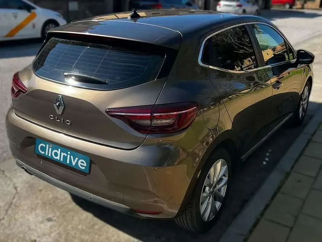 Usado Renault Clio Zen 116 CV (85 kW) 2020 Marrón Utilitario