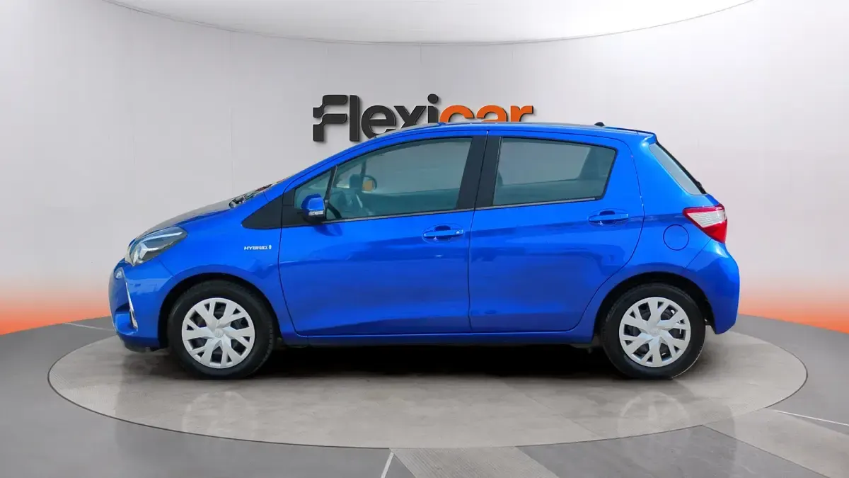 Usado Toyota Yaris Hybrid Business Edition 116 CV (85 kW) 2020 Azul Berlina