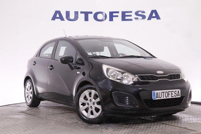 Usado Kia Rio Active 84 CV (61 kW) 2013 Negro
