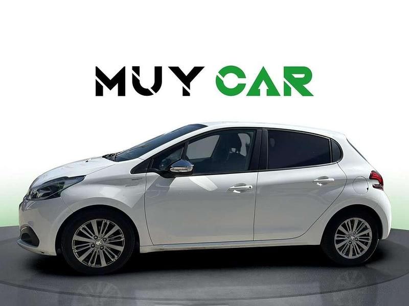 Usado Peugeot 208 Style 82 CV (60 kW) 2018 Blanco Utilitario