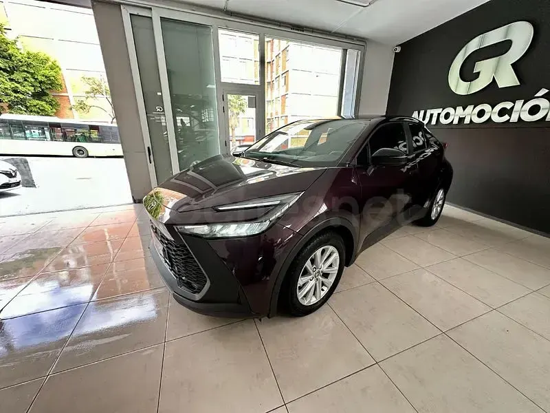 Usado Toyota C-HR Active 140 CV (102 kW) 2024 Violeta / lila SUV