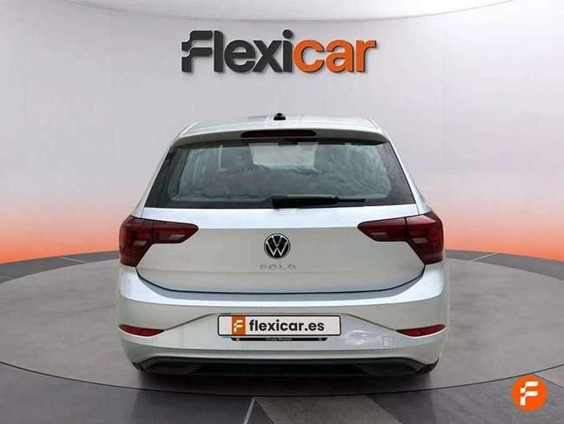 Usado VW Polo Life 110 CV (80 kW) 2022 Gris Utilitario