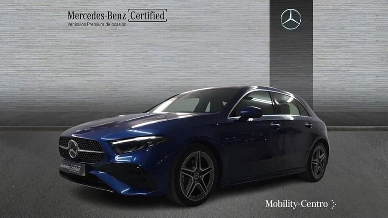 Azul espectra Usado 2024 Mercedes A180 AMG line Utilitario | 33.600 € (Un poco caro) - Imagen 1/4