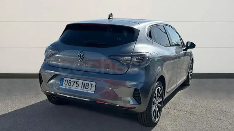 Usado Renault Clio V Techno 100 CV (73 kW) 2025 Gris / plata Berlina