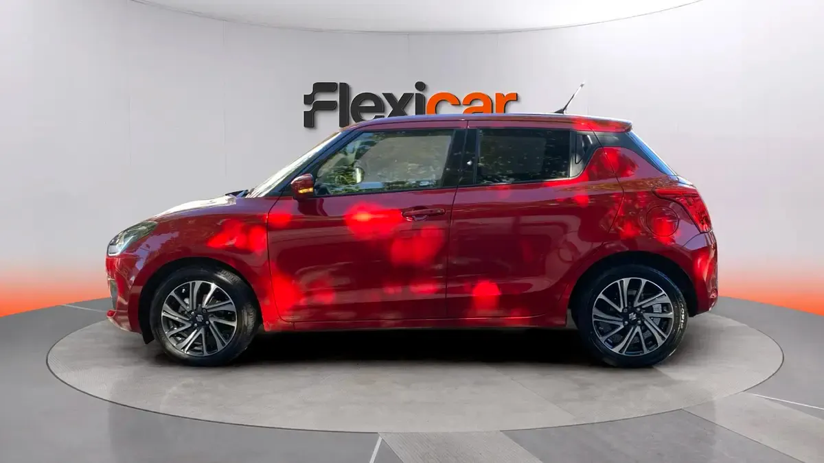 Usado Suzuki Swift GLX 83 CV (61 kW) 2023 Rojo Utilitario