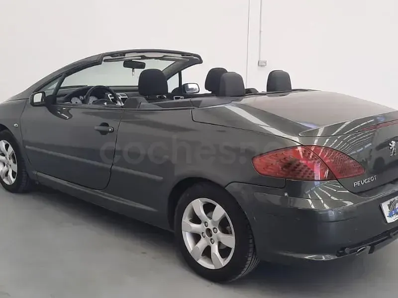 Usado Peugeot 307 CC 136 CV (100 kW) 2006 Gris / plata Descapotable