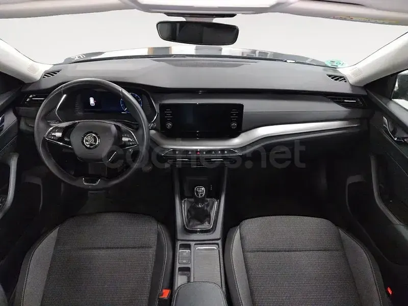 Usado Skoda Octavia Ambition 115 CV (84 kW) 2023 Gris / plata Familiar