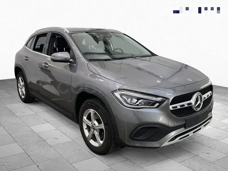 Begagnad Mercedes GLA200 150 HK (110 kW) 2024 Grå SUV