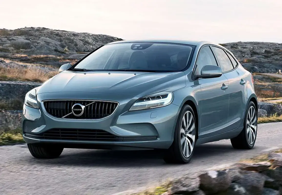 Usado Volvo V40 Kinetic 120 CV (88 kW) 2016 Rojo Utilitario