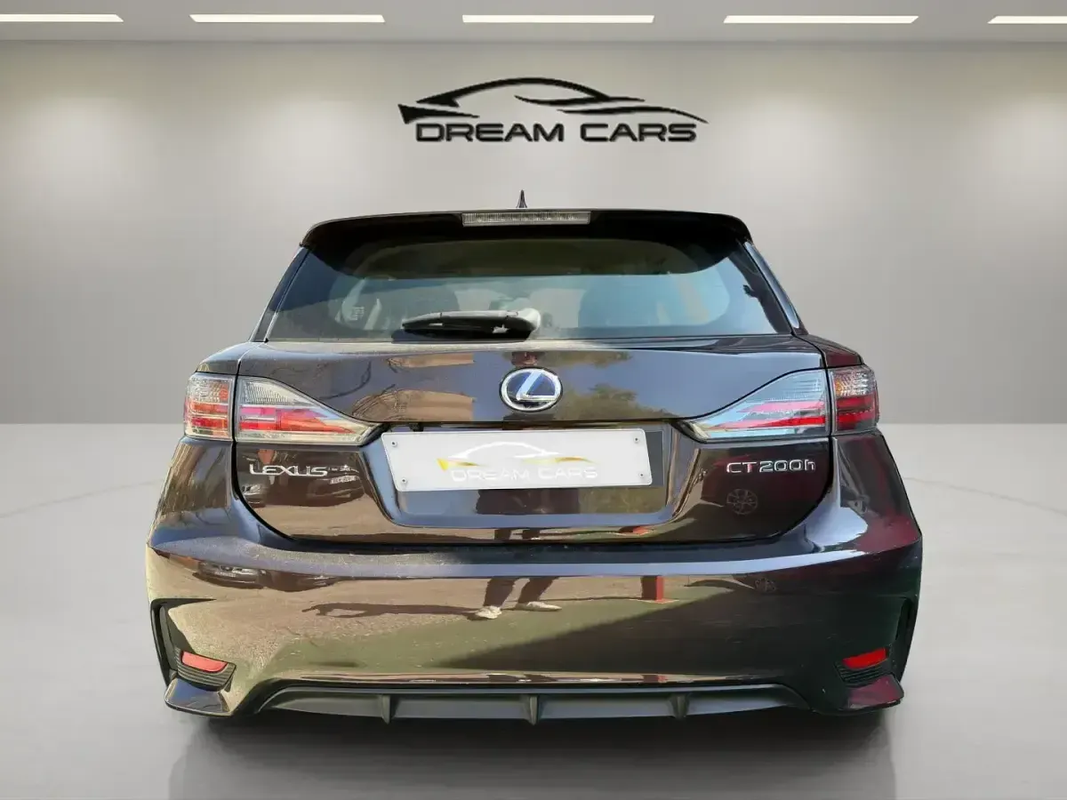 Usado Lexus CT200h Executive Line 136 CV (100 kW) 2016 Marrón Utilitario